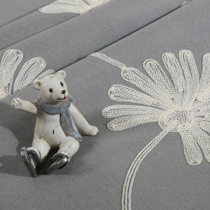 Cortina de salón con flores bordadas