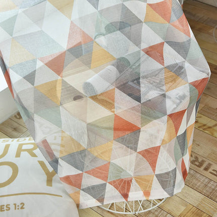 Visillo moderno con estampado de triángulos