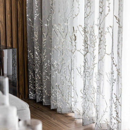 Visillo bordado con ramas de árbol