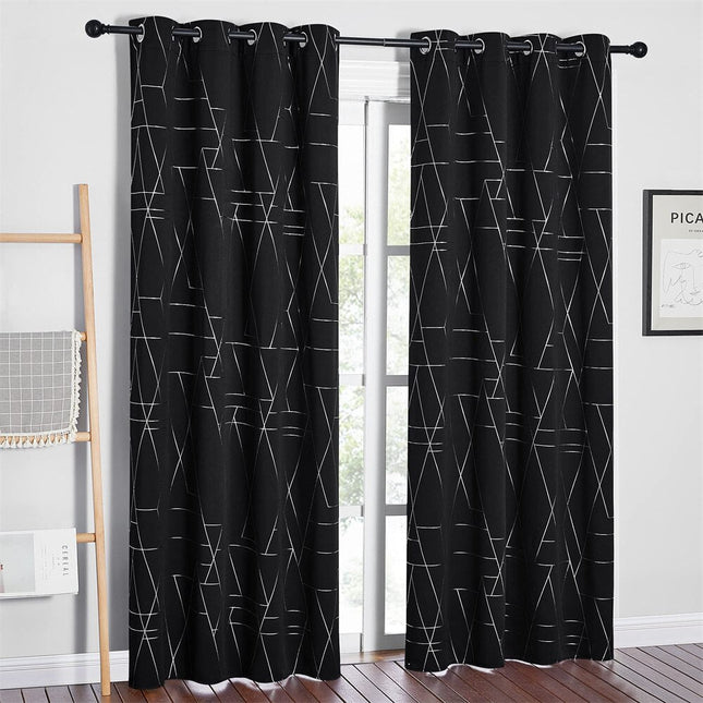 Cortina opaca negra con diseño geométrico