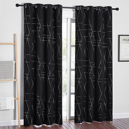Cortina opaca negra con diseño geométrico