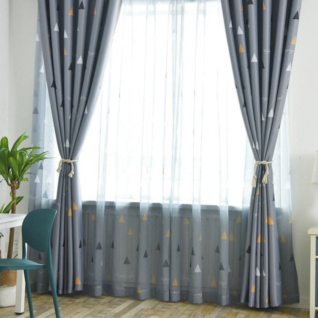 Cortina con estampado de triángulos