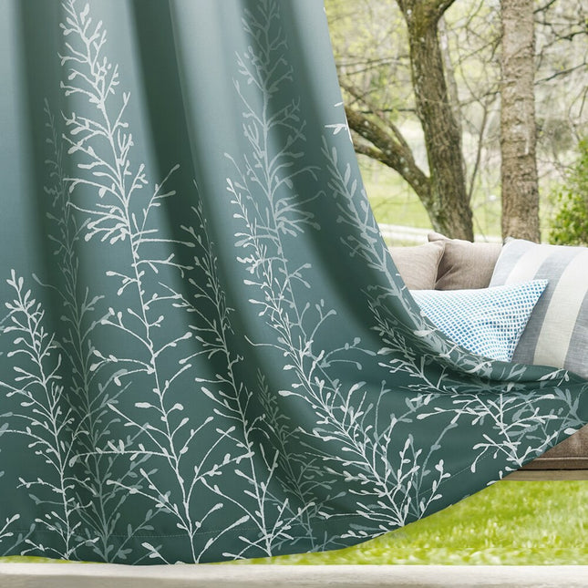 Cortina exterior degradada con ramas