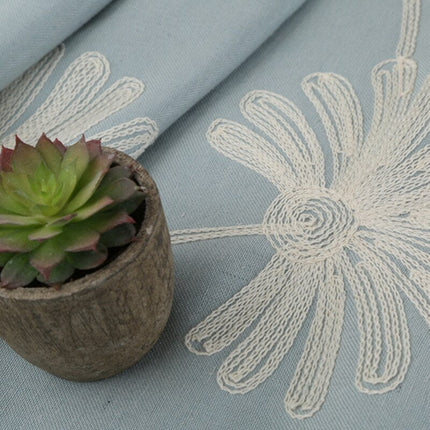 Cortina de salón con flores bordadas