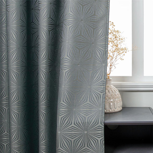 Cortina gris con relieve geométrico moderno