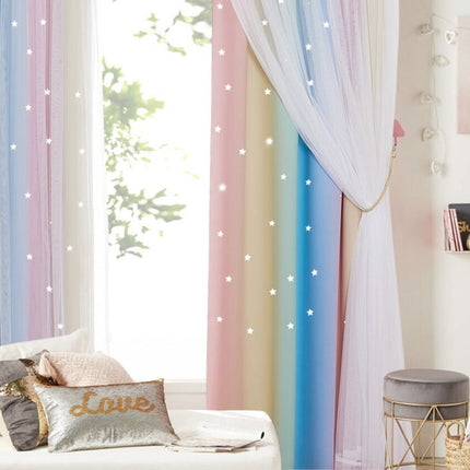 Cortina infantil de arcoíris con estrellas.