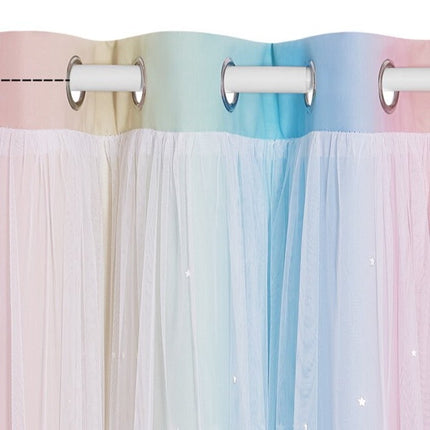 Cortina infantil de arcoíris con estrellas.