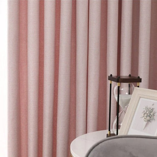 Cortina rosa con tejido con relieve