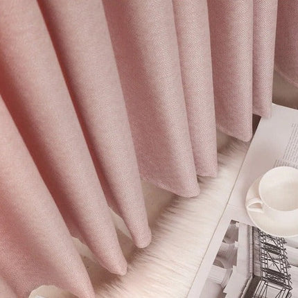 Cortina rosa con tejido con relieve
