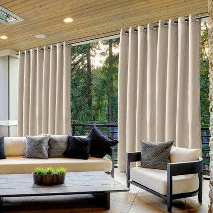 Cortina impermeable para porche y jardín.