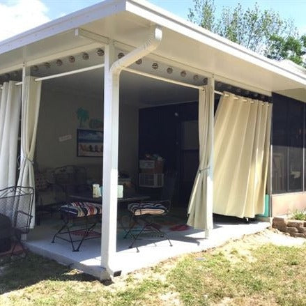 Cortina impermeable para porche y jardín.