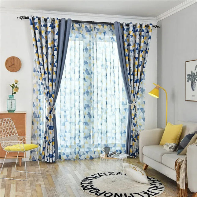 Cortina opaca con estampado de triángulos