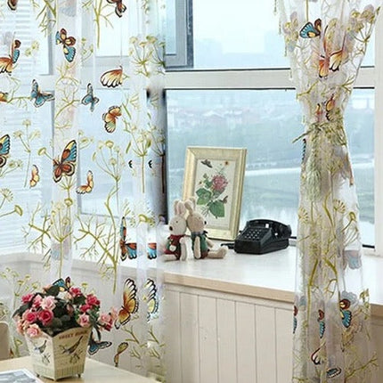 Visillo infantil con mariposas bordadas