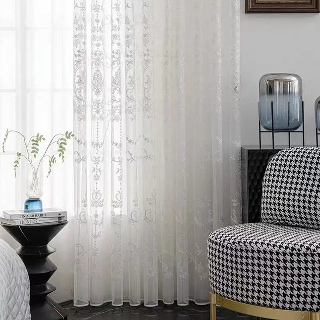 Visillo blanco con estampado estilo damasco