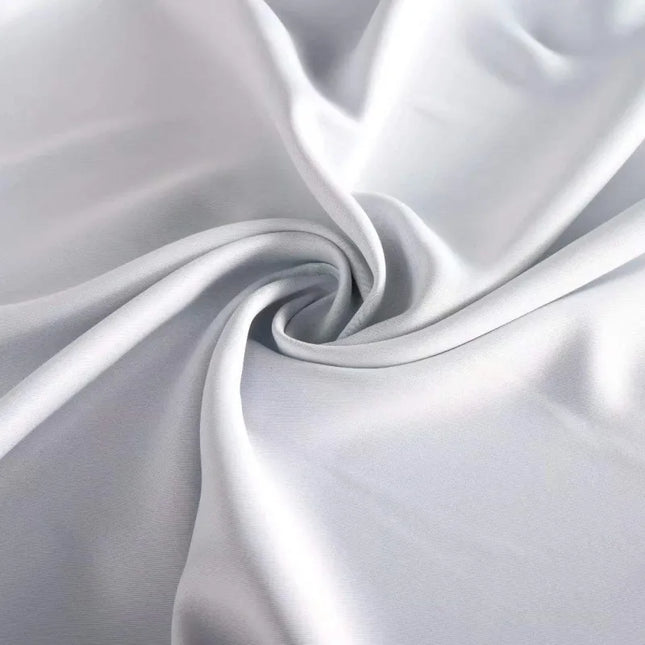 Cortina lisa blanca con ojales