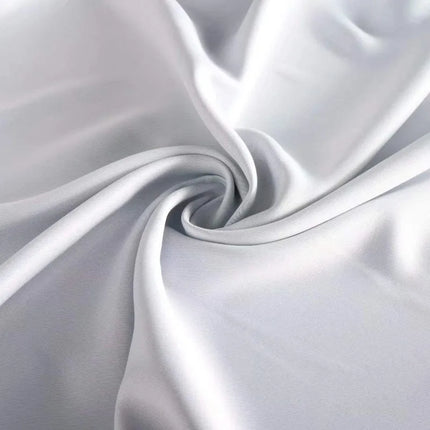 Cortina lisa blanca con ojales