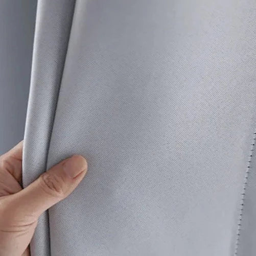 Cortina lisa blanca con ojales