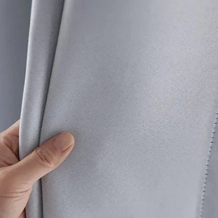 Cortina lisa blanca con ojales