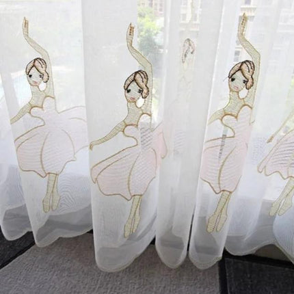 Visillo infantil con bailarinas bordadas