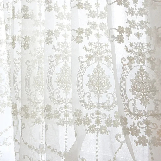 Visillo blanco con estampado estilo damasco
