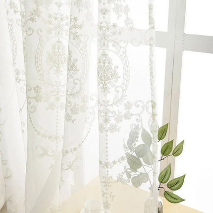 Visillo blanco con estampado estilo damasco