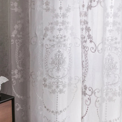 Visillo blanco con estampado estilo damasco