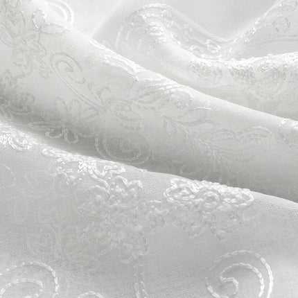 Visillo blanco con estampado estilo damasco