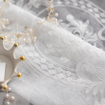 Visillo blanco con estampado estilo damasco