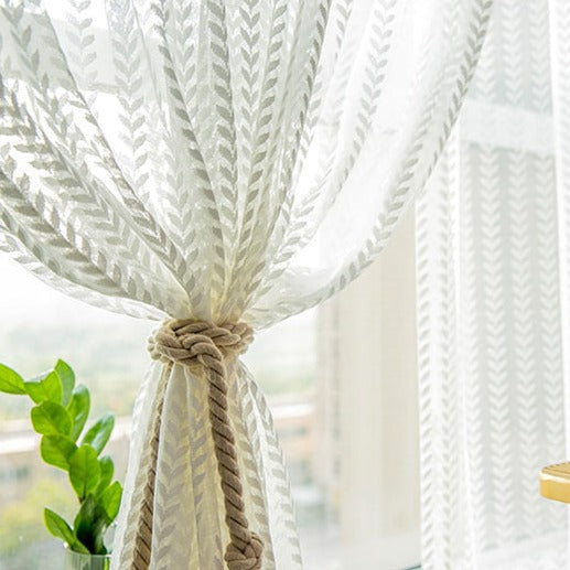 Visillo blanco con patrón de espiga