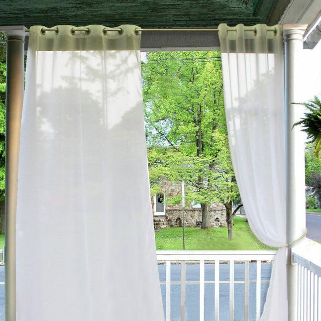 Cortina exterior translúcida con ojales