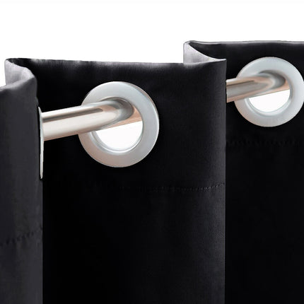 Cortina cortavientos negra para pérgola