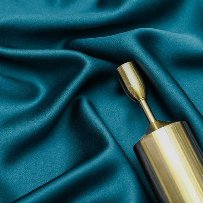 Cortina opaca azul bordada estilo lujo