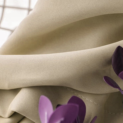 Cortina opaca beige para salón clásico