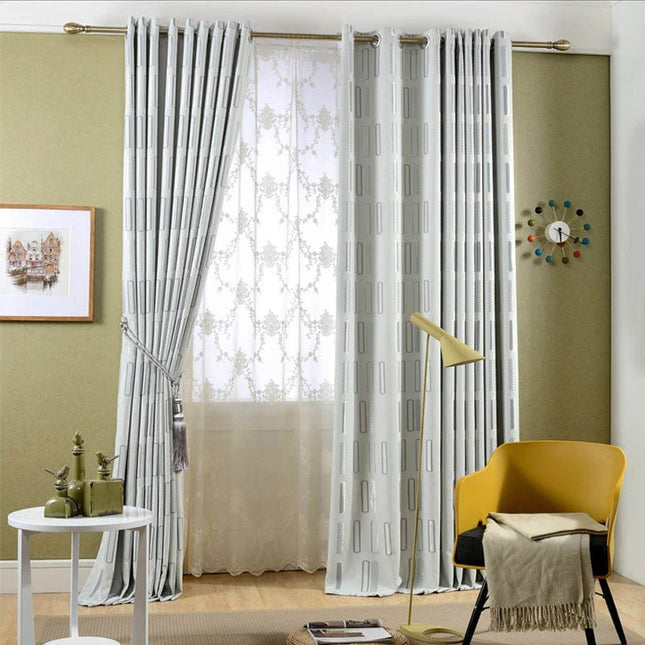 Cortina opaca gris con diseño geométrico