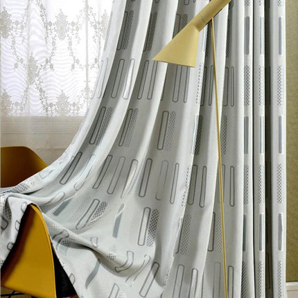 Cortina opaca gris con diseño geométrico