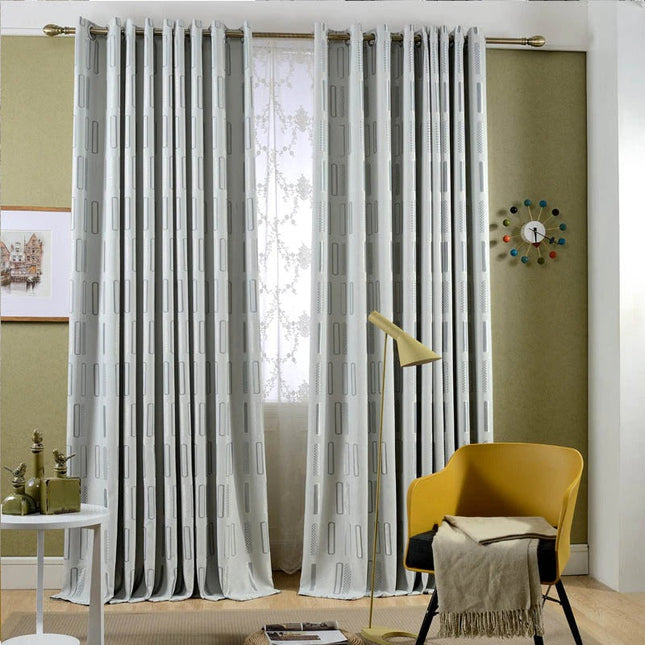 Cortina opaca gris con diseño geométrico