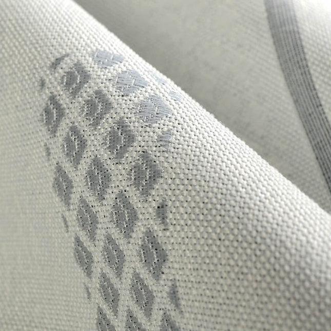 Cortina opaca gris con diseño geométrico