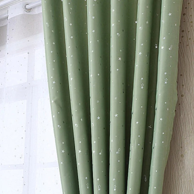 Cortina opaca infantil verde con estrellas